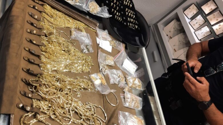 Mbi 33 kg ari të sekuestruar, publikohen pamjet nga aksioni në argjendaritë e Gjilanit