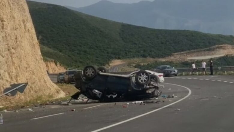 Zbardhen detajet e aksidentit të rëndë në Radhimë, humb jetën i riu, lëndohet pasagjeri 23-vjeçar