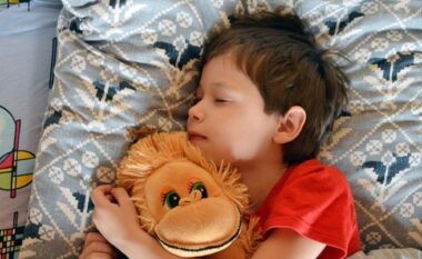 Një konsulente gjumi zbuloi kohën e saktë kur fëmijët duhet të shkojnë në shtrat