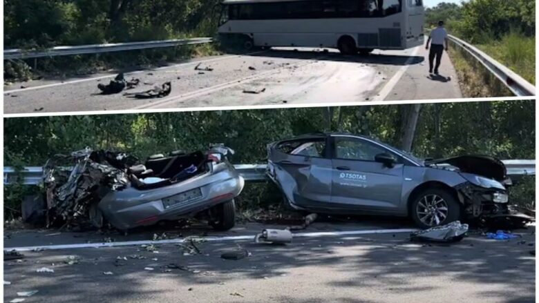 Aksident trafiku mes një autobusi dhe një veture në Greqi, humbin jetën katër persona dhe gjashtë tjerë lëndohen