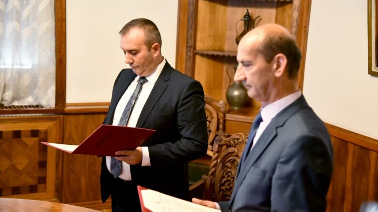 Kambovski dhe Limani dhanë deklaratë solemne si anëtarë të rinj të Këshillit gjyqësor, por nuk u përgjigjën nëse ai duhet të shpërndahet