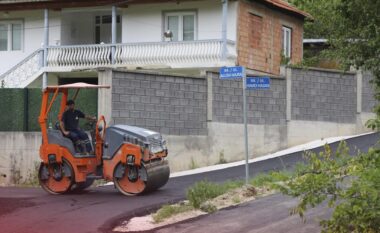 Rrugët në fshatin Broboniq të Mitrovicës janë në proces të asfaltimit