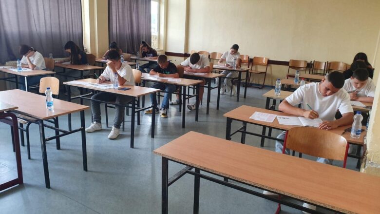 Një mijë e 639 nxënës në Ferizaj i’u nënshtrohen Testit të Arritshmërisë