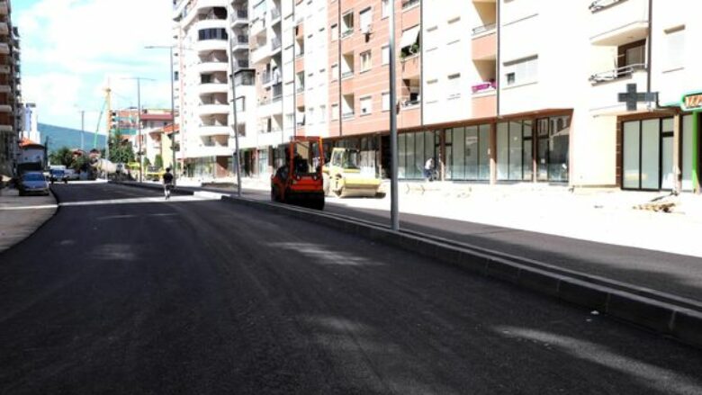 Fillon asfaltimi i një pjese të rrugës “Ali Zeneli” në Mitrovicë