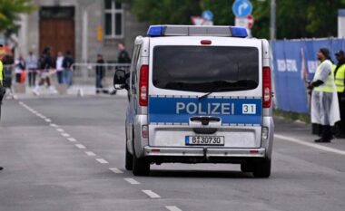 Mbi 50 tifozë italianë u arrestuan në Dortmund: Mbanin kapela, thika dhe bomba letre