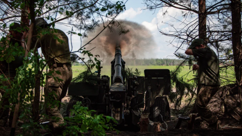 Luftime të ashpra në Vovchansk ndërsa trupat ukrainase rrethojnë njësitë ruse