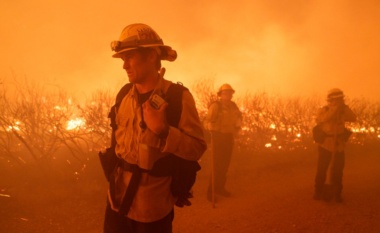 Zjarri në Los Anxhelos detyron evakuimin e mbi një mijë njerëzve