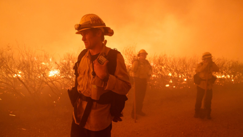 Zjarri në Los Anxhelos detyron evakuimin e mbi një mijë njerëzve