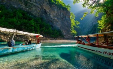 “The Sun”: Vizitoni Lumin e Shalës – “Tajlanda e Shqipërisë” me ujëra të pastra kristal