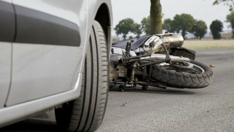 Vdes njëra nga dy të aksidentuarat me motoçikletë në Drenas