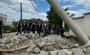 Kryeministri Kurti viziton Dragashin: Në këtë fatkeqësi kemi pasur fat që nuk ka vdekur askush