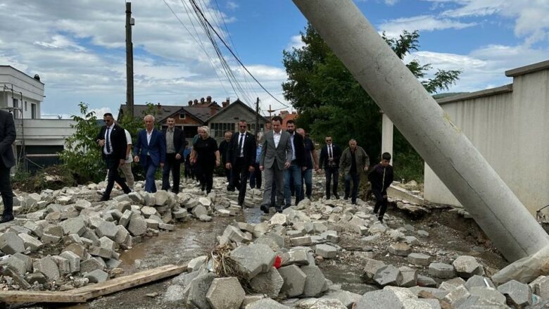 Kryeministri Kurti viziton Dragashin: Në këtë fatkeqësi kemi pasur fat që nuk ka vdekur askush