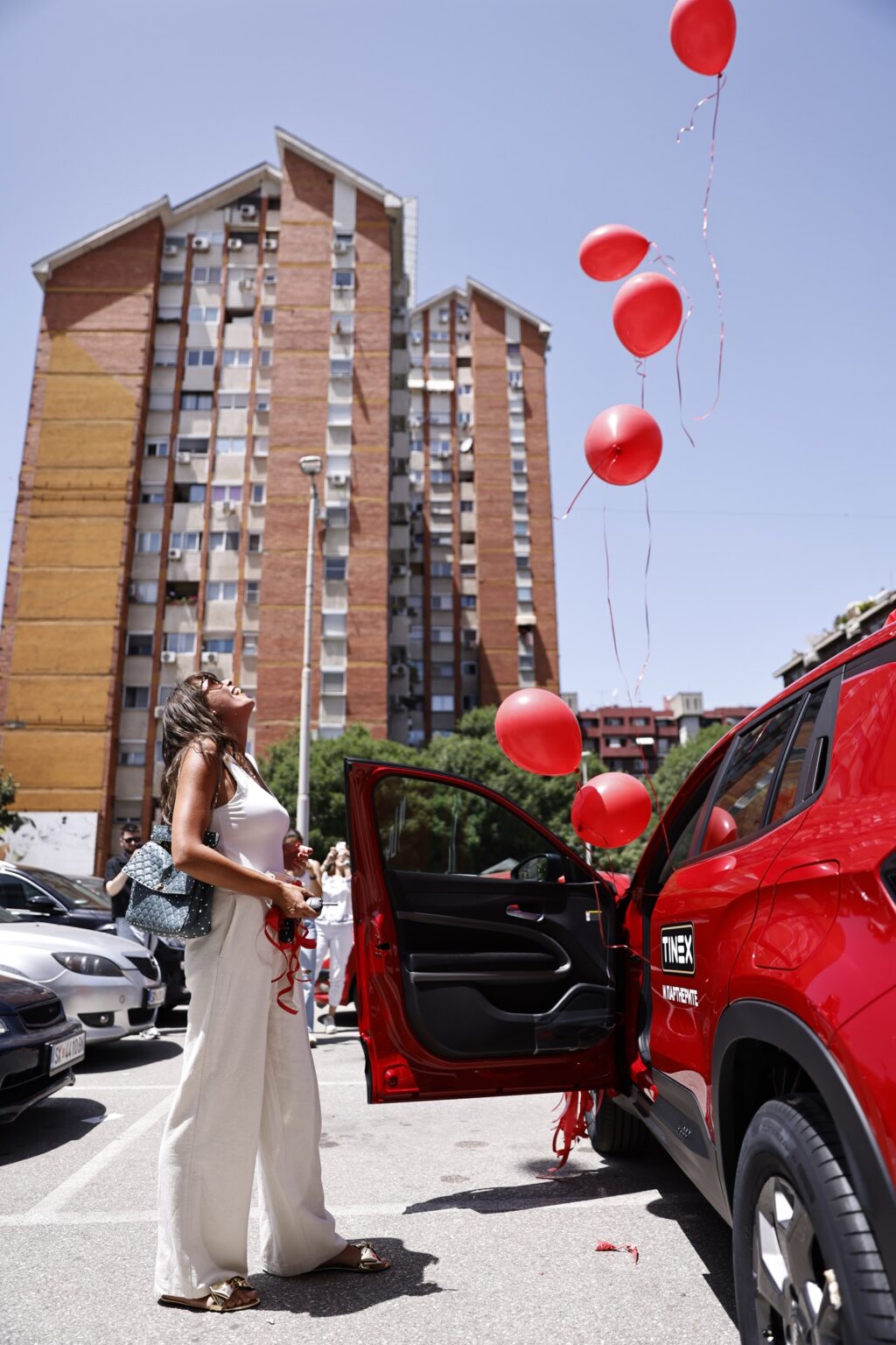 Terheqja E Fituesit Të Parë Të Jeep Avenger Në Lojën E Madhe Shpërblyese Të Tinex Telegrafi