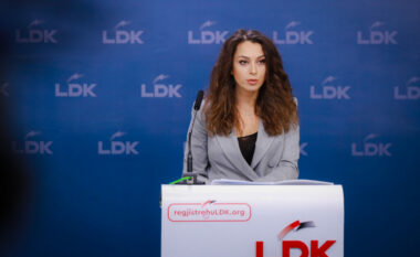 E mbrojti Kusarin për përgjimet, deputetja e LDK-së i reagon ministres Haxhiu