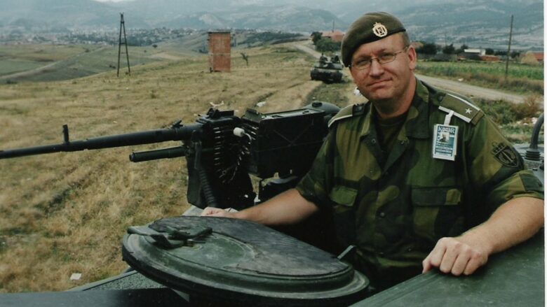 “Kjo ndryshoi jetën time” – ushtari i KFOR-it kujton momentin e hyrjes në Kosovë 25 vite më parë