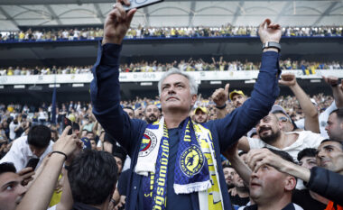 Si arriti gjiganti turk ta bindë Jose Mourinhon: Zbulohen detajet financiare, ai fiton më shumë para se në Romë