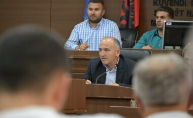 Rrugët e dëmtuara në Pejë, Muhaxheri e hedh fajin te KRU “Hidrodrini”