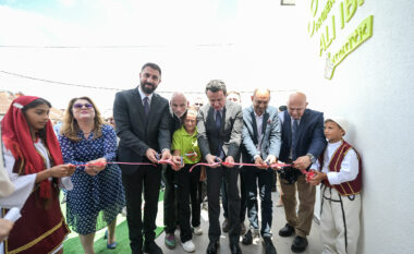 Hapet Qendra Komunitare “Concordia” në Gjakovë, Kurti: Shfrytëzoni këto qendra për të filluar hapat e parë drejt zhvillimit të karrierës