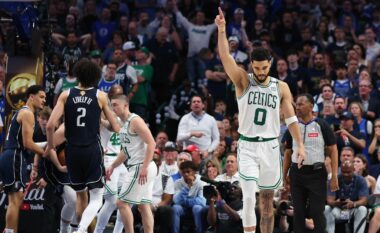 Celtics triumfojnë edhe në Teksas, vetëm një fitore larg titullit të kampionit