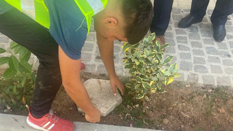 Qeramika, kubëza e materiale të vendosura në hapësirat publike, aksion i Inspektoratit në Prizren për largimin e tyre