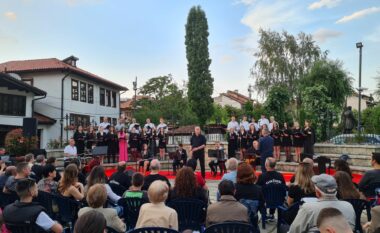 Kori “Agimi” feston 80-vjetorin e themelimit me koncert para publikut në Prizren