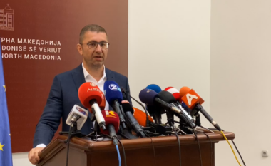 Mickoski dorëzon propozimin për qeverinë e re, flet edhe për Ivan Stoilkoviq