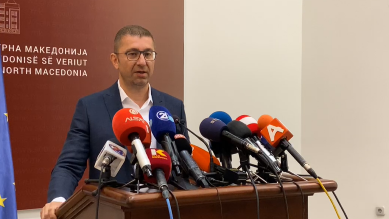 Mickoski dorëzon propozimin për qeverinë e re, flet edhe për Ivan Stoilkoviq