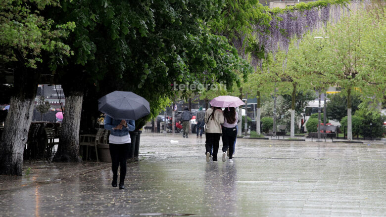 Mot me riga shiu dhe shkarkime rrufesh, në disa vende edhe stuhi