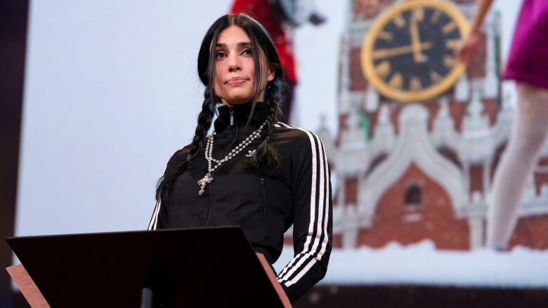 Nadya Tolokonnikova dhe kisha e saj kundër Putinit