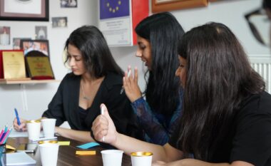 Të rinjtë nga komunitetet rom, ashkali dhe egjiptian aftësohen për të shërbyer si agjentë ndryshimi në shoqëri