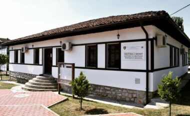Drejtoria e Arsimit në Gjakovë shpall konkurs për ndarjen e 100 bursave