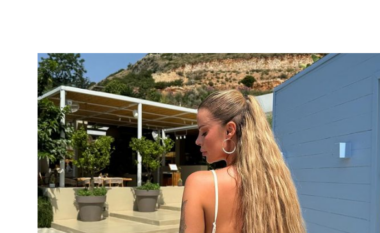 Santiana Maloku mahnit me linjat trupore në bikini, ndërsa shijon pushimet në jug të Shqipërisë