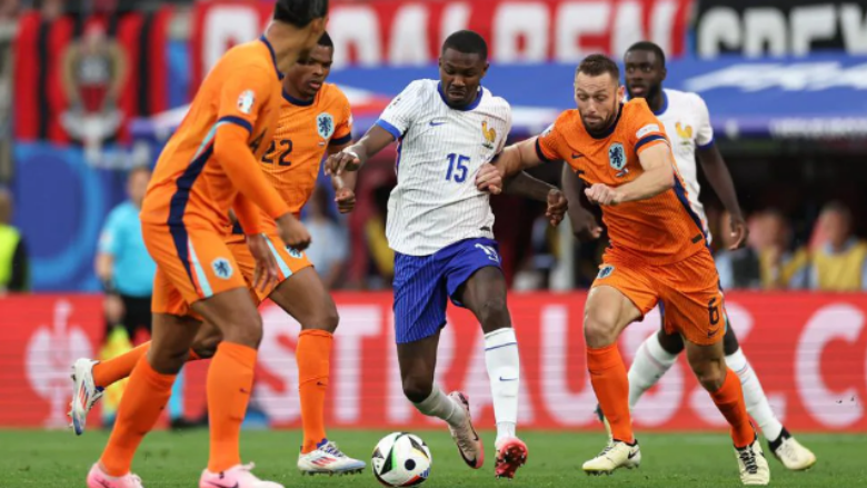 Holanda dhe Franca mbyllin pjesën e parë pa gola, por me disa raste shënimi