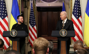 Biden dhe Zelensky në një takim ballë për ballë në Francë për të diskutuar ndihmën ushtarake për Ukrainën