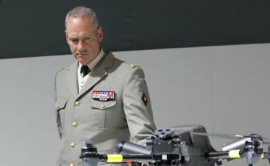Dronët e vegjël së shpejti do të humbasin avantazhin luftarak, thotë shefi i ushtrisë franceze