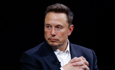 Musk thotë se aksionerët e Tesla-s po votojnë pro paketës 56 miliardë dollarëshe - a po zhvendoset kompania?
