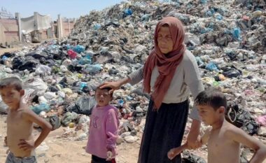 ‘Një vdekje e ngadaltë’: Një përshkrim nga banorët e Gazës që jetojnë së bashku me mbeturina të kalbura, miza dhe gjarpërinj