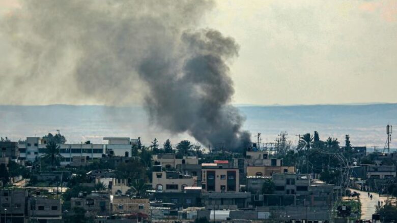 Forcat izraelite kanë shtuar sulmet në të gjithë Gazën
