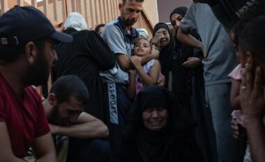 Dhjetëra palestinezë u vranë në një sulm në një kamp refugjatësh