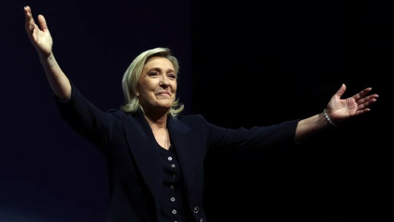 Sondazhet: Partia e ekstremit të djathtë e Le Pen fiton rundin e parë të zgjedhjeve në Francë