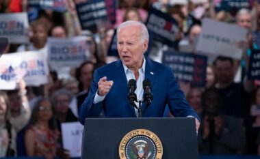 Udhëheqësit demokratë “mblidhen rreth Bidenit” – refuzojnë thirrjet për tërheqjen e tij nga kandidatura për president