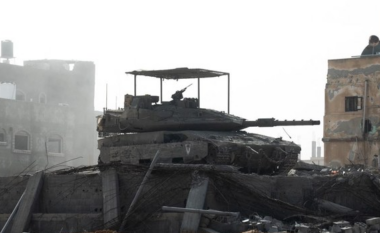 Izraeli vret zyrtarin e lartë shëndetësor të Gazës ndërsa tanket izraelite vendosen më thellë në Rafah