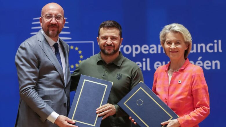 Zelensky nënshkruan tri pakte të sigurisë gjatë samitit të BE-së