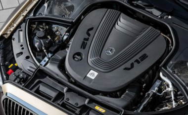 Mercedes po shpenzon shuma të mëdha parash për motorët me benzinë dhe naftë