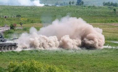 Shpërthim në një zonë stërvitore ushtarake në Çeki, raportohet për të lënduar