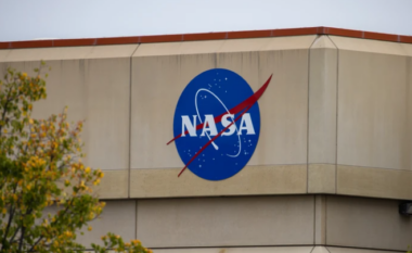 Familja amerikane kërkon 80 mijë dollarë dëmshpërblim nga NASA pasi mbeturinat hapësinore goditën shtëpinë e saj