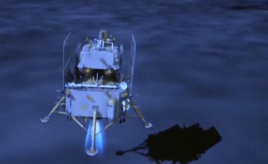 Anija kozmike kineze zbarkon në anën e largët të Hënës
