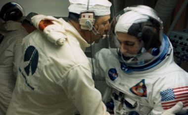 Rrëzohet aeroplani në Uashington, vdes astronauti amerikan që realizoi fotografinë ikonike në hapësirë