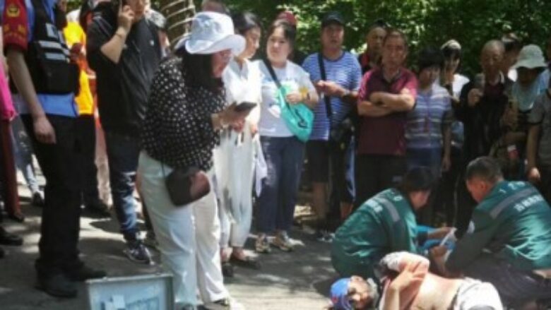 Katër profesorë amerikanë u sulmuan me thikë në një park publik, gjatë vizitës së tyre në Kinë – bëhen të ditura detajet e para