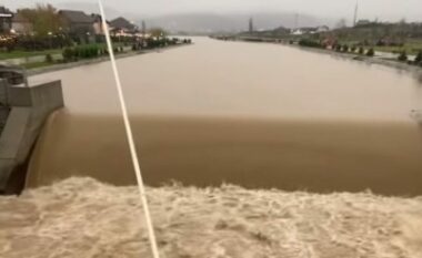 Reshjet e shiut shkaktojnë probleme me furnizim të ujit të pijes në Mitrovicë